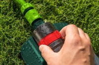 КОЛЕБАТЕЛЬНЫЙ САДОВЫЙ ДОЖДЕВАТЕЛЬ С 18 ФОРСУНКАМИ ДЛЯ ГАЗОНА ПЛОЩАДЬЮ 285 м2 КАЧАЮЩИЙСЯ САД