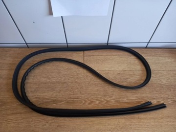 Уплотнитель лобового стекла Kia Carens 0K2C350600