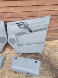 фото thumb №1, Оббивка боковина двері праві перед sprinter 906