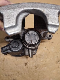 фото thumb №8, Audi q7 супорт гальмівний праві зад 4m0615406ga