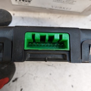 фото thumb №10, Volvo v40 s40 модуль замка центрального + імобілайзер 30824425 30864647 trw