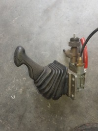 фото thumb №1, Клапан тормозной рычаг ручного scania