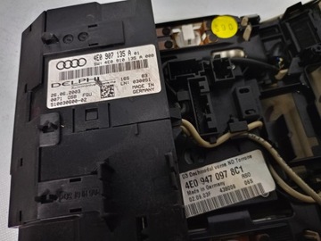 Передний плафон головного света OE Audi A8 D3