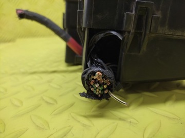 фото thumb №9, Volvo v50 2.5 коробка запобіжників 518818000