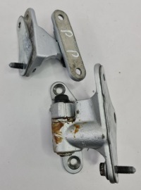 фото thumb №2, Петли дверь правый перед 775 mercedes w251 пара