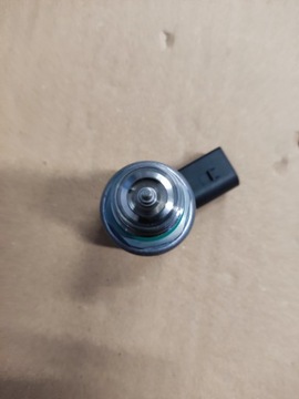 фото thumb №6, Клапан планки датчик давления топлива audi vw 2.0 tdi 04l130764c