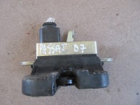 фото thumb №3, Замок крышки багажника задняя vw passat b7 kombi