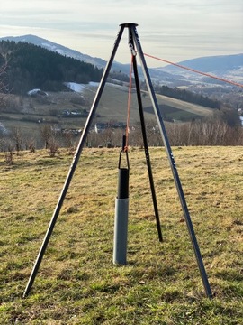 Trójnóg do wiertnicy ręczne + 6 żerdzi / studnia