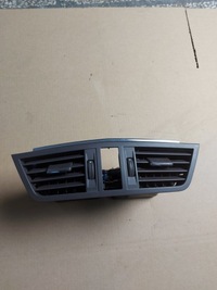 фото thumb №1, Решітка обдув середня коричнева mercedes e w207