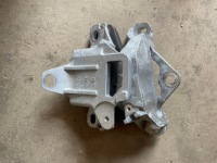 фото thumb №1, Mazda 3 bp кронштейн коробки передач подушка 2.0 механическая коробка передач