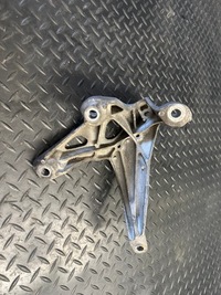 фото thumb №5, Кронштейн підпора двигуна права audi a8 d4 4.2 tdi cds 4h0199308am