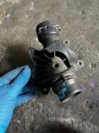 фото thumb №1, 4 bmw e90 e60 2.0d корпус термостата 2248038