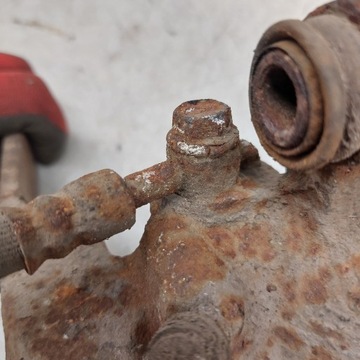 фото thumb №13, Kia carens ii 2 супорт гальмівний праві зад чавунний