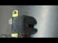 фото thumb №1, Замок крышки vw passat 8d5959489