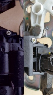 фото thumb №3, Замок кришки 5e0827505a leon iii