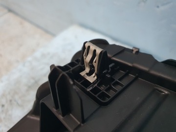 фото thumb №6, Лампа накладка средняя xpeng g9 ev перед