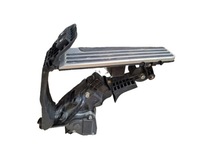 фото thumb №1, Infiniti q60 s 2017 r 3.0 twin turbo педаль газа