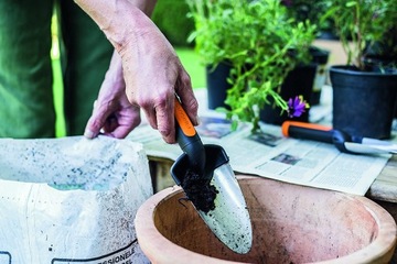 Садовая лопата, ручная садовая лопата Fiskars.