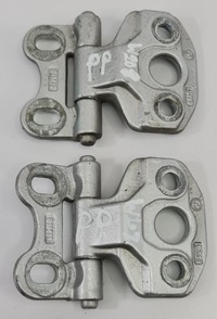 фото thumb №1, Петлі двері праві перед mercedes clk w208 пара