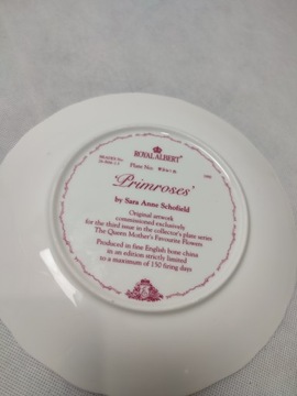Фарфоровая тарелка Royal Albert