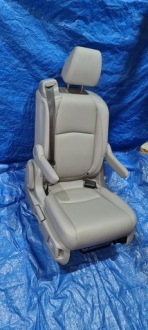 фото thumb №1, Honda odyssey сиденье средний ряд кожа цвет siwy 17-23
