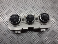 фото thumb №1, Панель управление обдув mazda 6 2.0