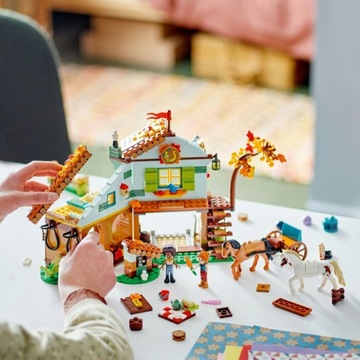 LEGO FRIENDS Stajnia Autumn 41745
