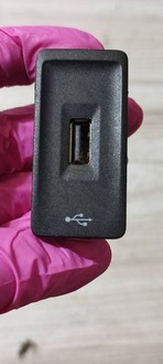 фото thumb №1, Разъём usb volkswagen caddy 3g0035222