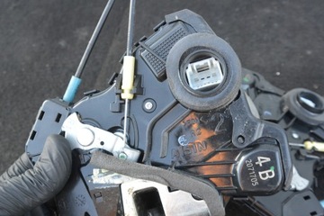 фото thumb №11, Замок дверь правый левый перед toyota prius plus + европа