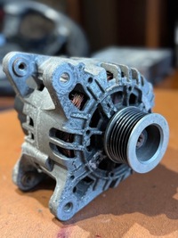 фото thumb №1, Генератор renault оригинальный номер tg9b042