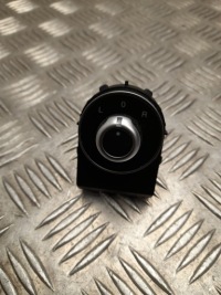 Купити Кнопка регулювання дзеркал alfa romeo giulia 2017 01561181930, фото thumb