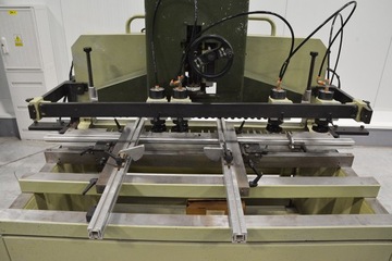 МНОГОШПИНДЕЛЬНЫЙ СВЕРЛИЛЬНЫЙ СТАНОК SCM MB29