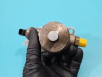 фото thumb №9, Помпа насос топлива vw passat b7 2.0 tsi 06j127025g -