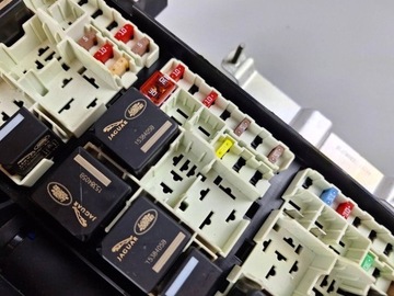 фото thumb №12, Jaguar xe 2016 рамка / модуль запобіжників