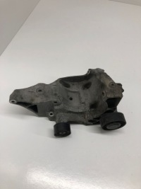 фото thumb №1, Bmw 1 e81 e87 2009 кронштейн генератора