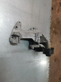 фото thumb №1, Renault clio iv 2015 кронштейн генератора