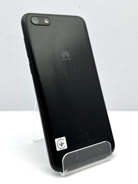 Смартфон Huawei Y5 2018 года.
