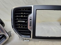 фото thumb №4, Решітка обдув впуск середній рамка радіо dekor лівий kia sportage iv 4