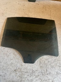 фото thumb №1, Скло двері праві зад mercedes c w205 2019r