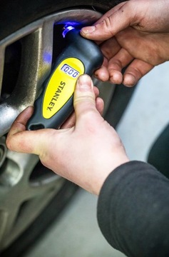 STANLEY STHT80874 Цифровой светодиодный манометр