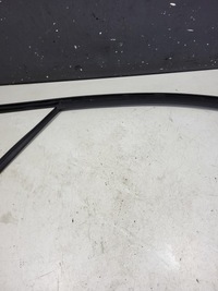 фото thumb №7, Прокладка направляющая стекло правый перед peugeot 2008 i 9673086280