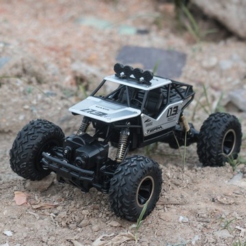 Большой внедорожник RC 4x4 с дистанционным управлением и батарейками типа АА