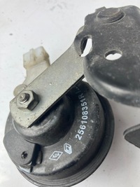 фото thumb №3, Клаксон кронштейн renault clio iv 256108351r