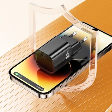 Зарядное устройство Tooki GaN PD20W Supermini Fast USB-C для серий 8–14