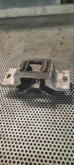 фото thumb №1, Подушка/ кронштейн коробки передач renault master 8200676867