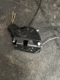 фото thumb №3, Замок правий задня mazda 3 i bk hb