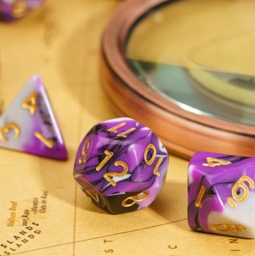 Zestaw 7 Kości Fiolet Czarny Biały Złoty Nadruk D4-20 K20 RPG D&D MTG Board