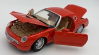 Ford THUNDERBIRD год выпуска 2002 1:24 Motormax 79853 красный JAMES BOND