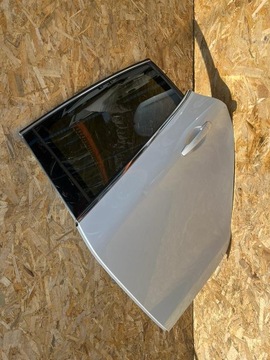 фото thumb №1, Peugeot 208 i дверь левая задние зад 2012-