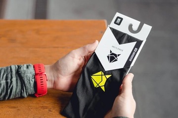 Повязка на голову Incylence V1 широкая, черная канарейка